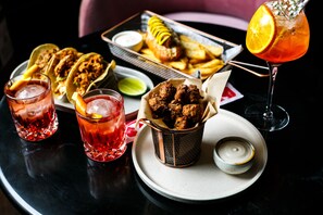 Breakfast, lunch, dinner served; vegan cuisine  - Ovolo Sydney Woolloomooloo, a Wyndham Hotel (Woolloomooloo)