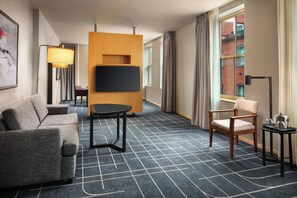 Executive Suite, 1 King Bed with Sofa bed | Living room