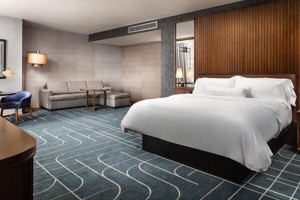Studio, 1 King Bed with Sofa bed | Premium bedding, down comforters, pillowtop beds, in-room safe