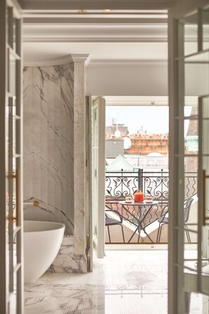 The Cadogan Penthouse | Bathroom | Designer toiletries, hair dryer, bathrobes, slippers - The Cadogan, A Belmond Hotel, London (London)