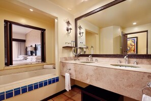 Deep soaking bathtub