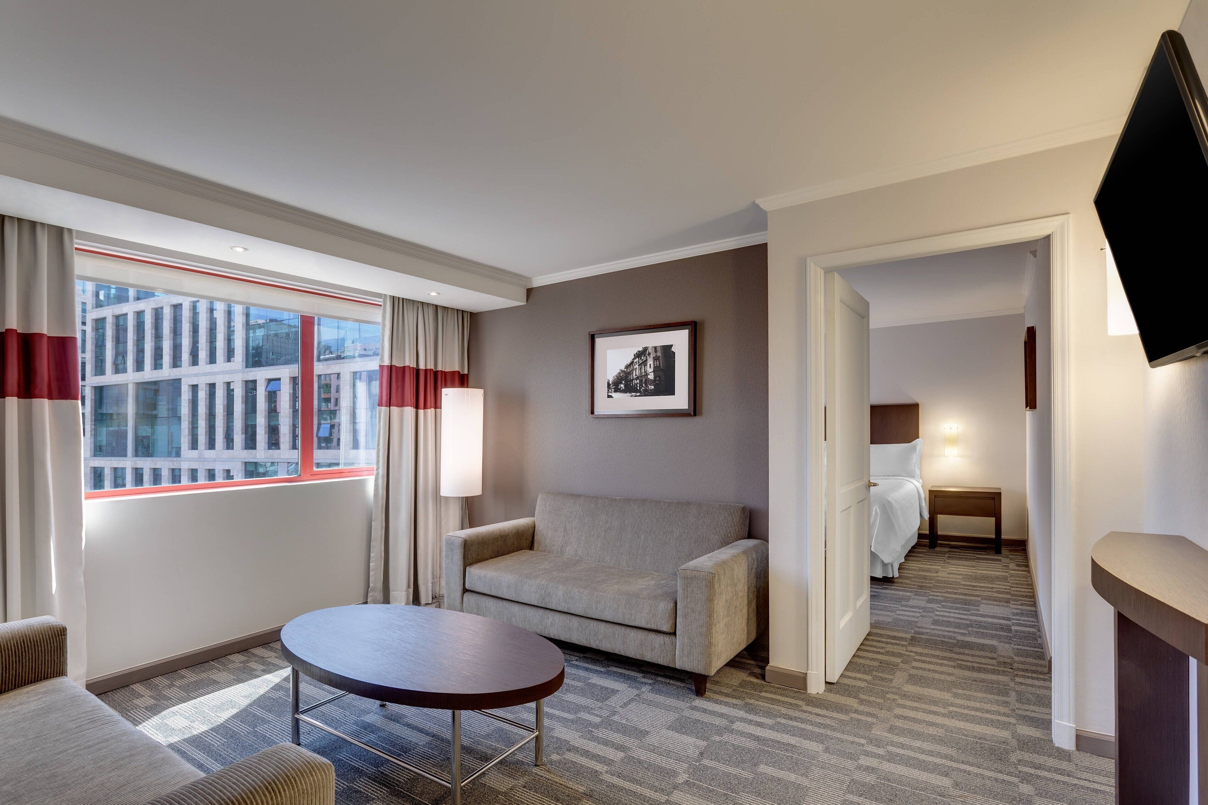 deluxe suite, 1 king bed, non smoking, corner | living room | 32-inch lcd tv with cable channels, tv