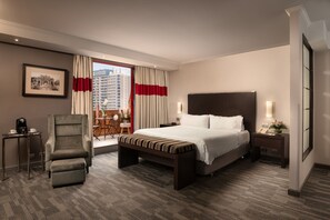 Junior Suite, 1 King Bed, Corner - Four Points by Sheraton Santiago (Santiago)