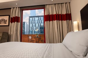 Junior Suite, 1 King Bed, Corner