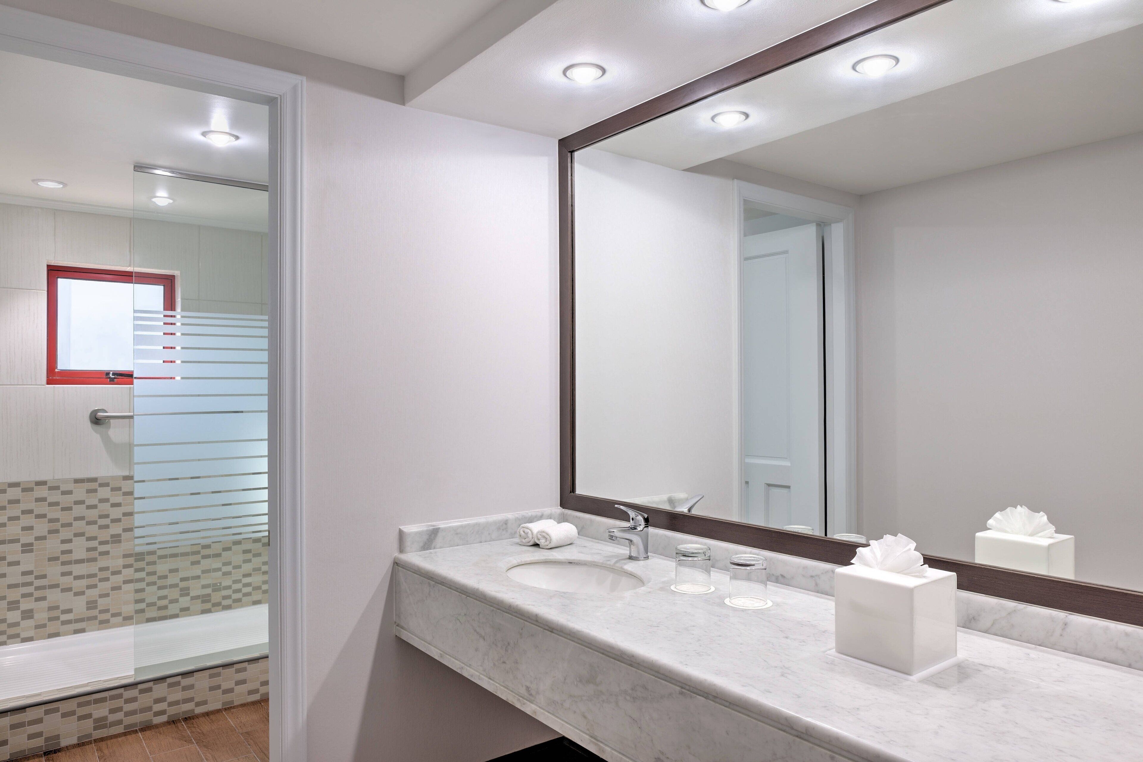 rainfall showerhead, free toiletries, hair dryer, towels