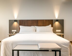 Signature Deluxe King Room | Egyptian cotton sheets, premium bedding, free minibar items