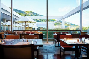 2 restaurants, breakfast, lunch, dinner served; French cuisine