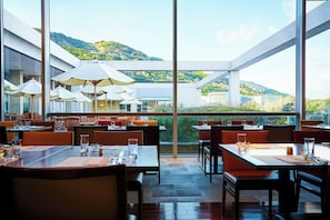 2 restaurants, breakfast, lunch, dinner served; French cuisine