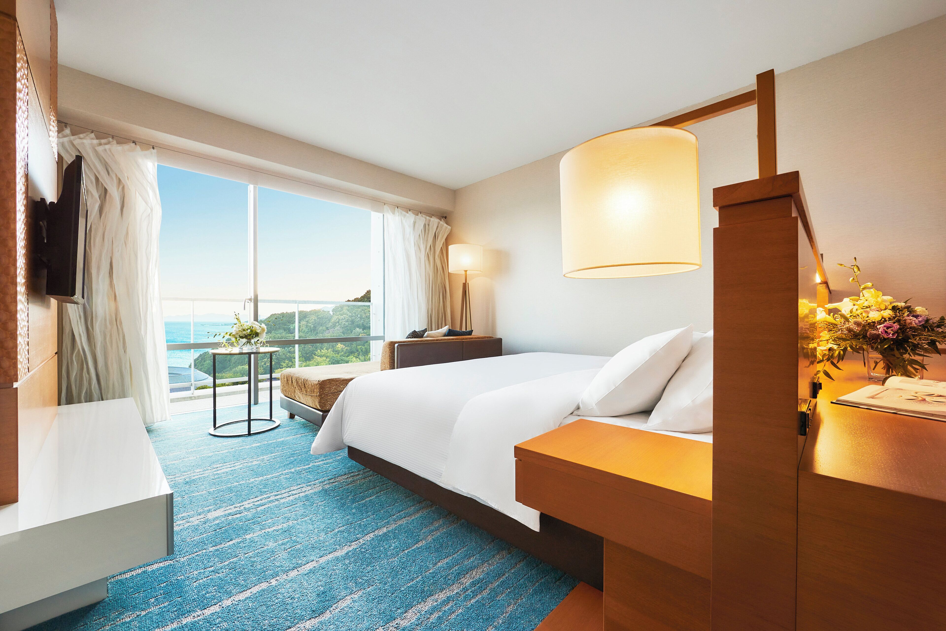 minibar, in-room safe, individually decorated, desk