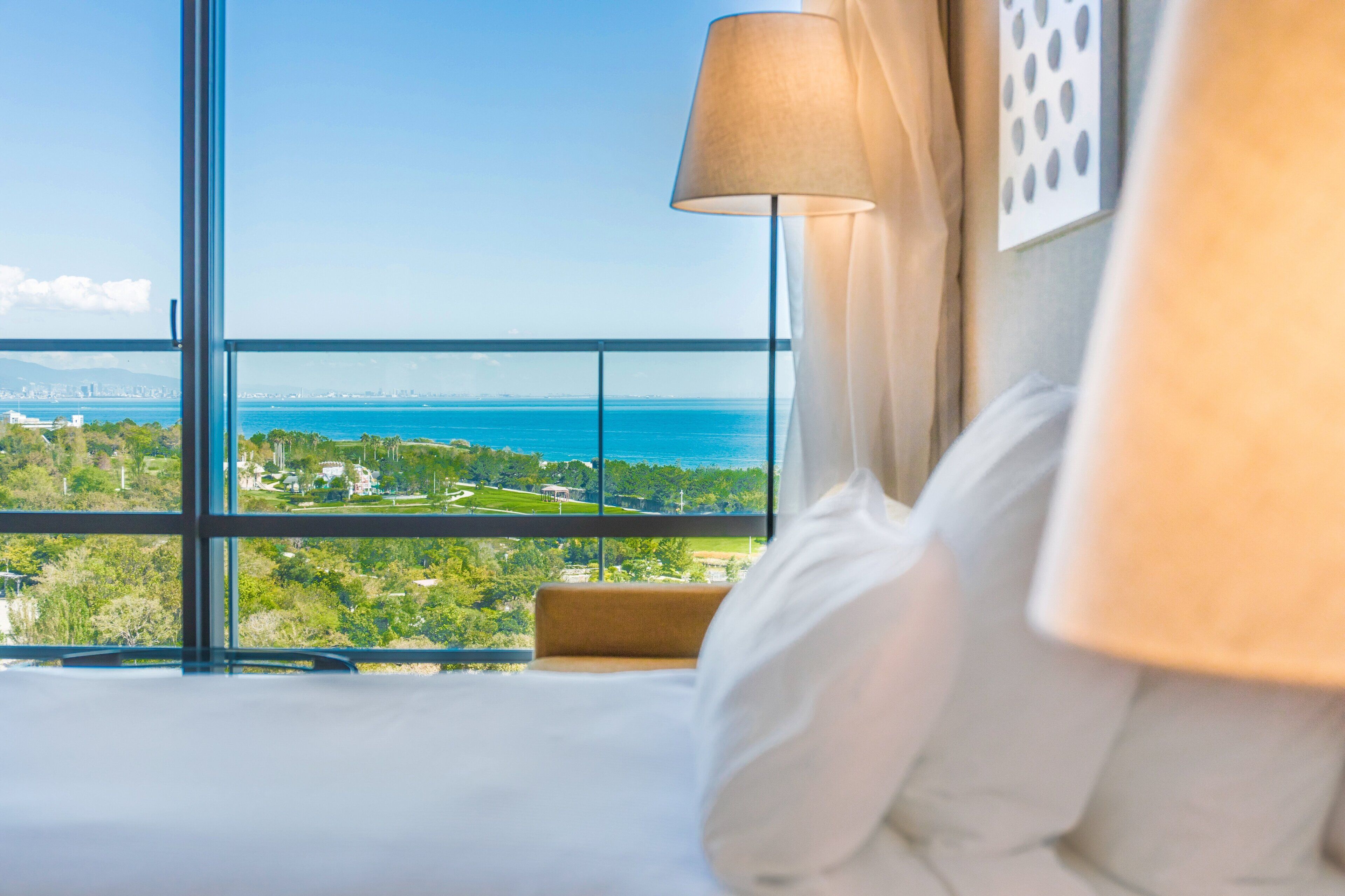 迷你吧、房內夾萬、獨特設計、書桌