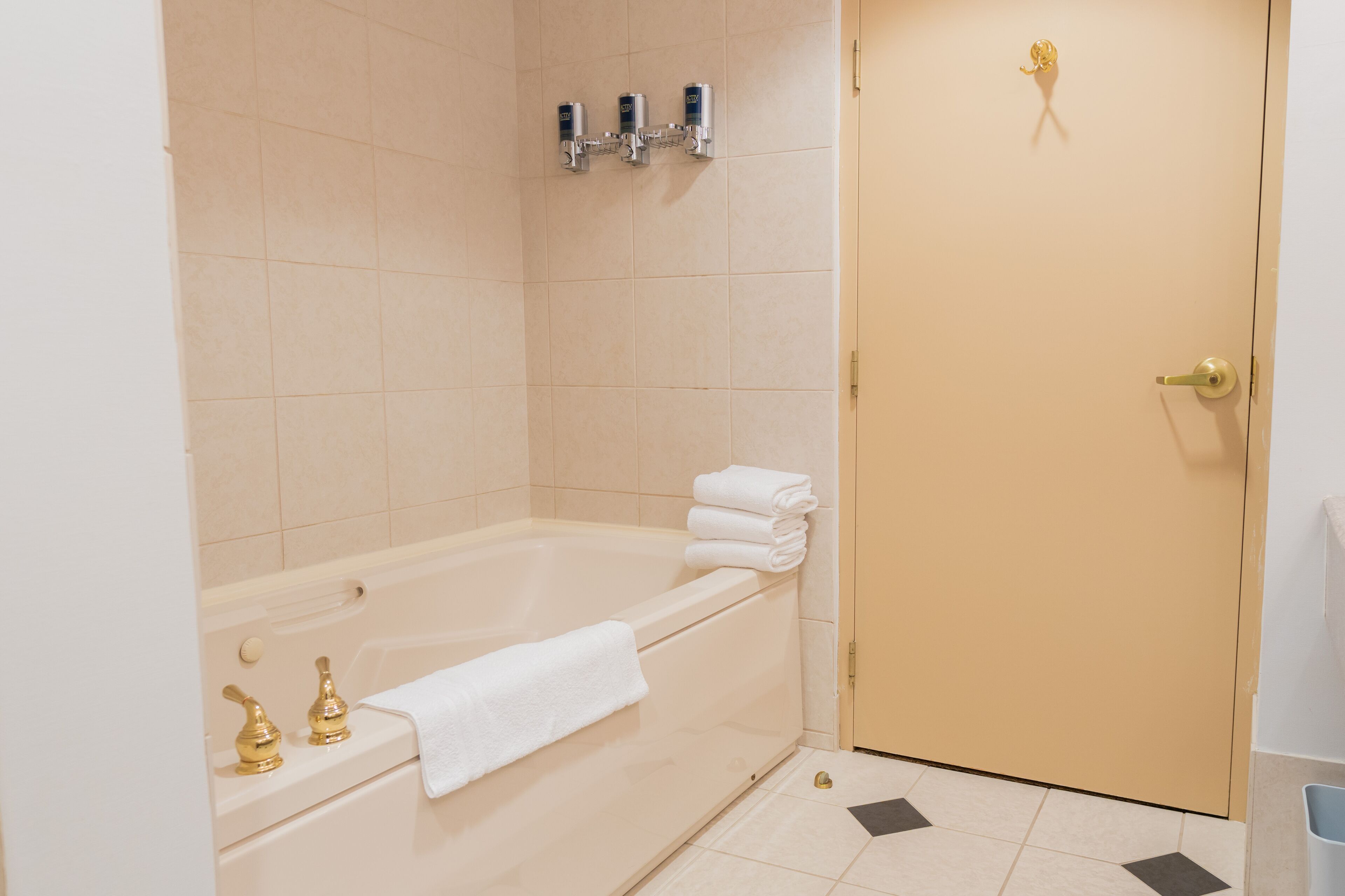 executive suite, 1 king bed, non smoking | bathroom | separate bathtub and shower, hair dryer, towels
