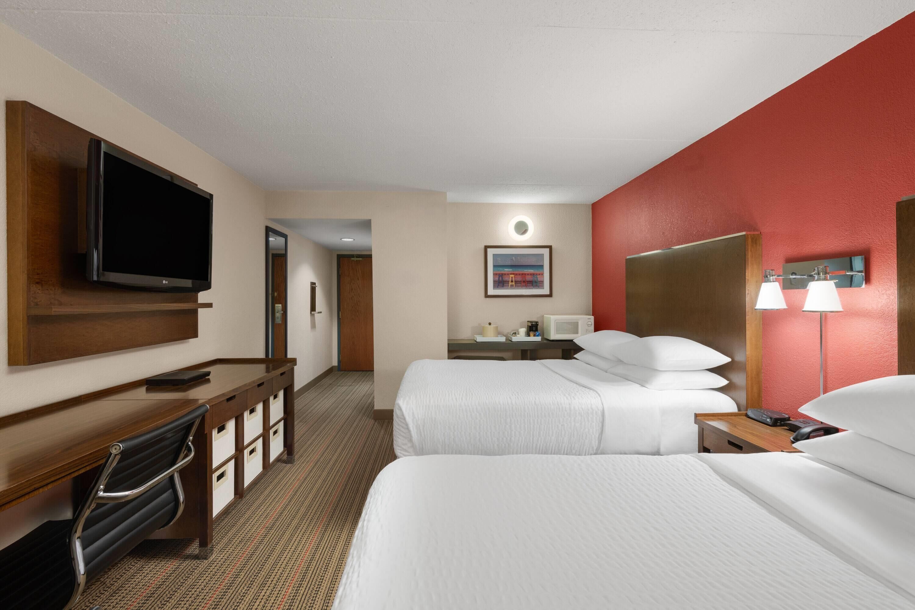 客房, 2 張加大雙人床, 非吸煙房 | 低過敏寢具、客房內保險箱、書桌、隔音