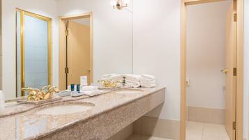 Executive Suite, 1 King Bed, Non Smoking | Bathroom | Separate tub and shower, hair dryer, towels