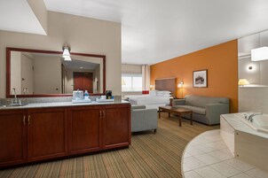 Luxury Suite, 1 King Bed, Non Smoking | Hypo-allergenic bedding, in-room safe, desk, soundproofing