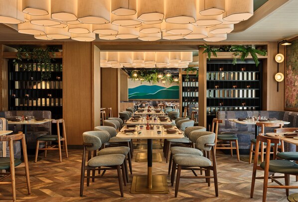 供應早餐和晚餐，日本料理