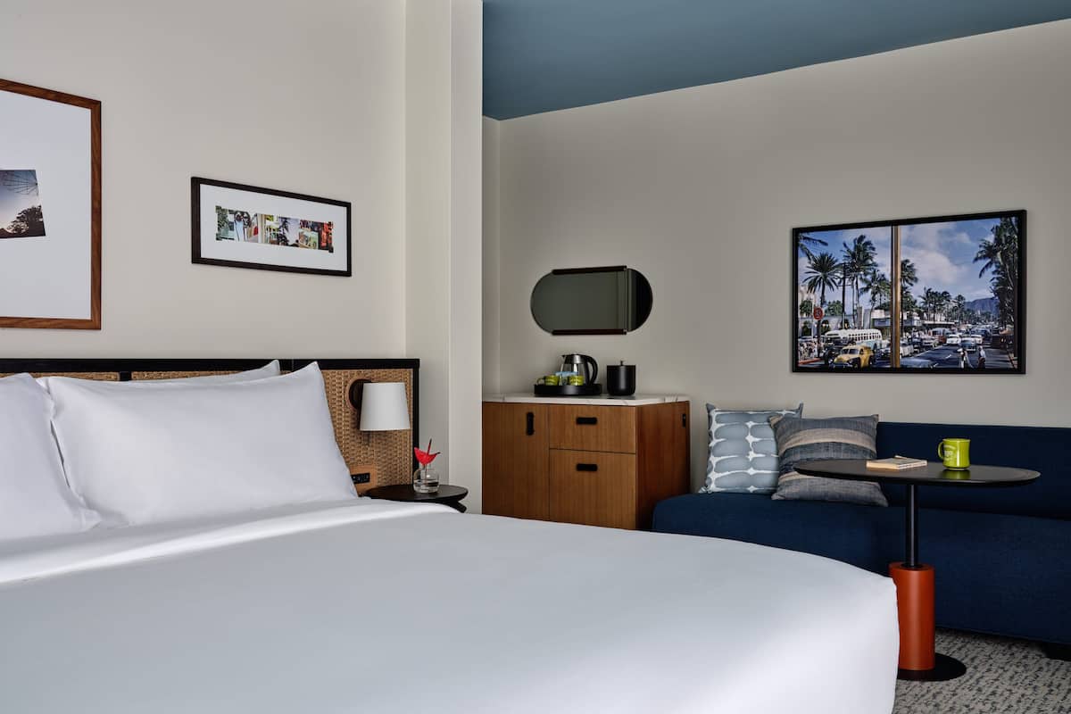 Premium kamer, 1 kingsize bed, balkon | Luxe beddengoed, pillowtop-bedden, een kluis op de kamer