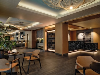 Reception area at Romer House Waikiki 