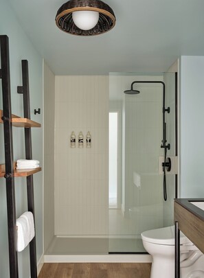 Douche, douche cascade, articles de toilette (gratuits)