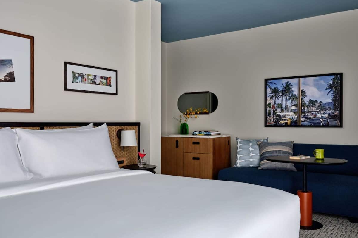 Chambre Prestige, 1 très grand lit, balcon | Literie de qualité, lit avec matelas à plateau-coussin, coffre-fort