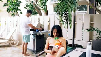 Outdoor pool, open 9:00 AM to 9:00 PM, sun loungers