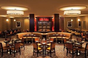 Lobby - Sheraton Valley Forge Hotel King of Prussia (King of Prussia)