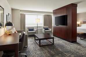 Hypo-allergenic bedding, down comforters, in-room safe, desk - Sheraton Valley Forge Hotel King of Prussia (King of Prussia)