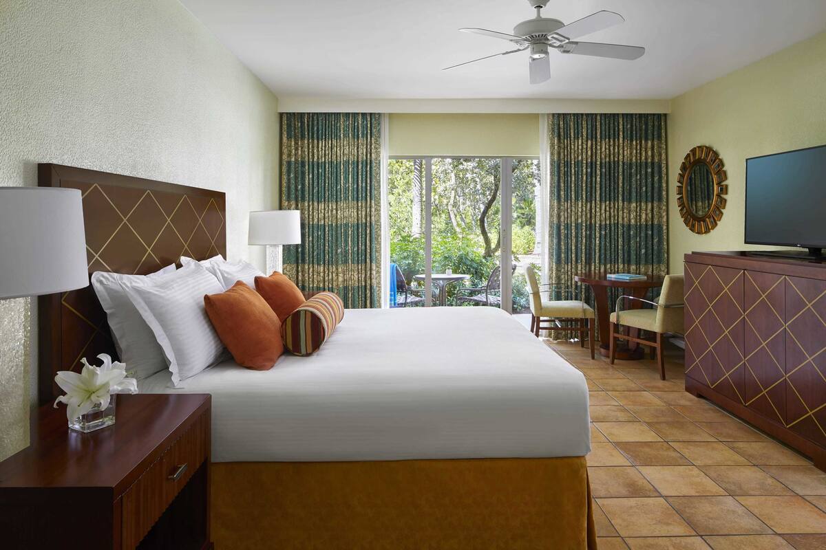 Garden Room | Hypo-allergenic bedding available, in-room safe, blackout drapes