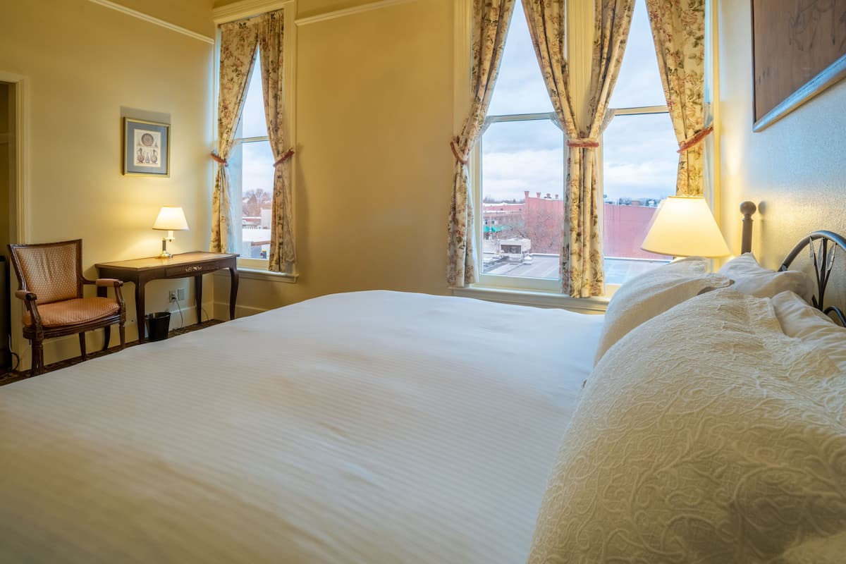Camera Deluxe, 1 letto king | 1 camera, biancheria da letto di alta qualità, copriletto in piuma