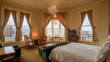 En 48-tommers plasma-TV med kabel-kanaler samt TV og DVD-spiller