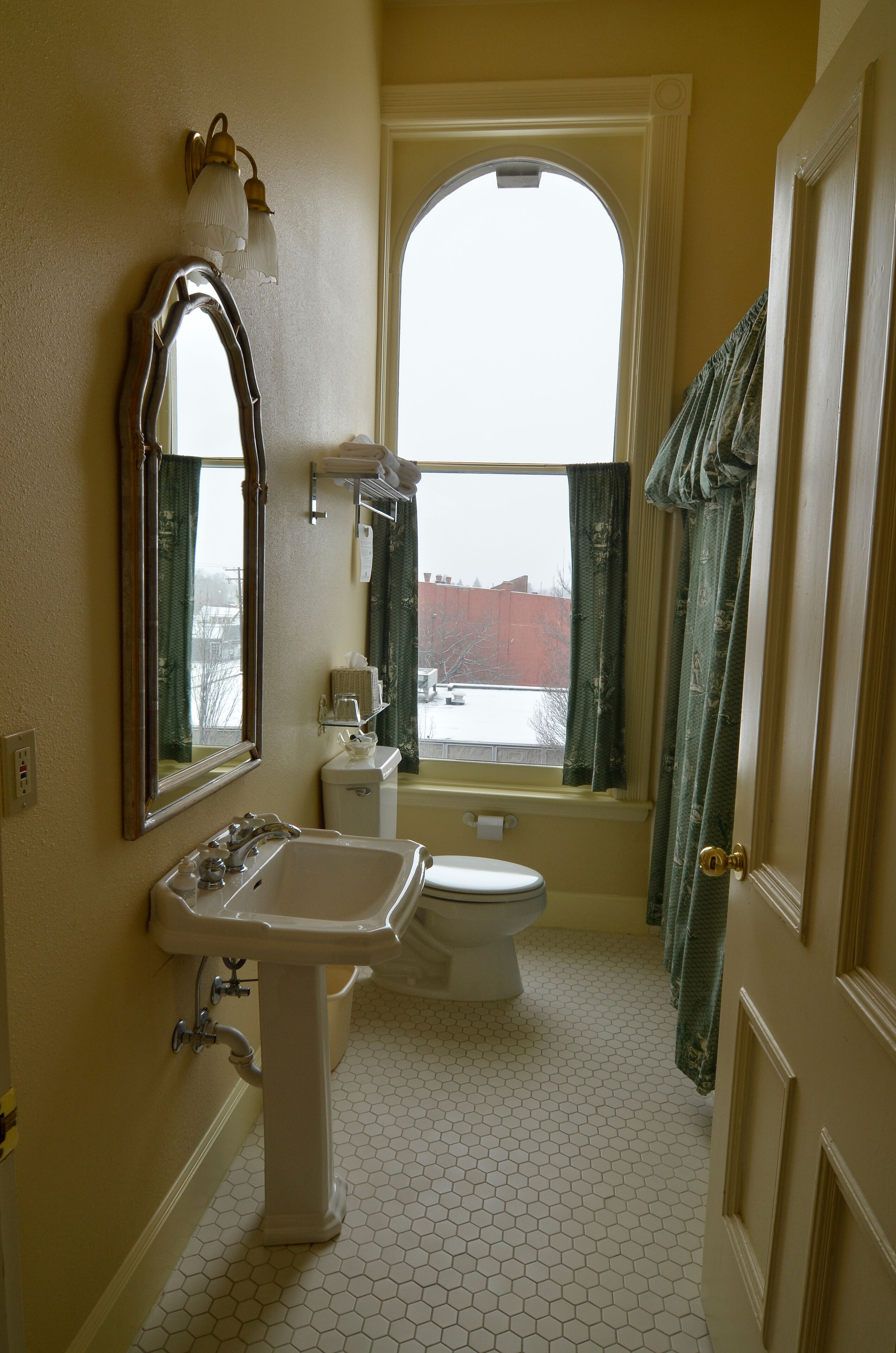 combined shower/bathtub, deep-soaking bathtub, rainfall showerhead