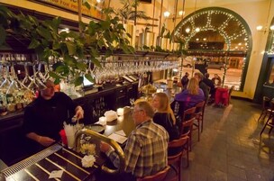 美食酒吧、户外餐饮、每天营业