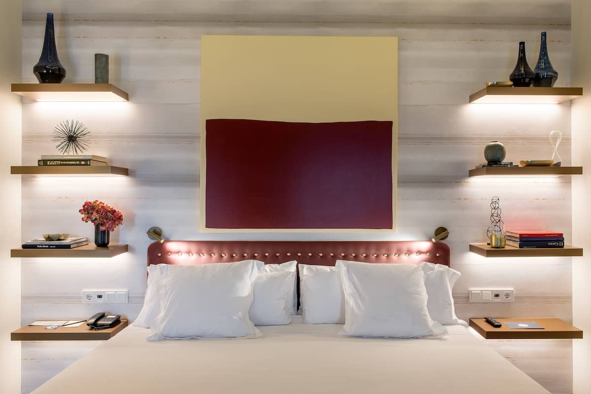 Premium bedding, down duvets, minibar, in-room safe
