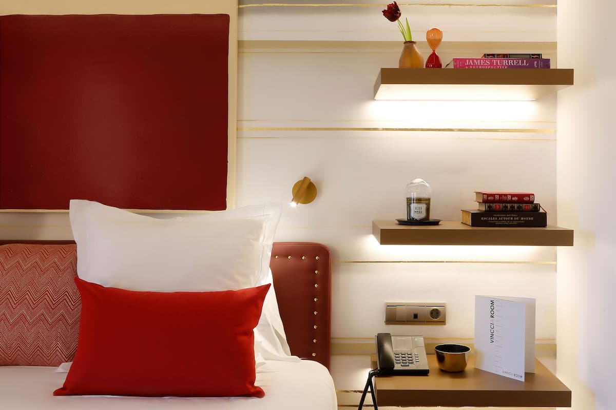 Premium bedding, down duvets, minibar, in-room safe