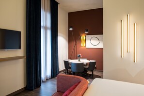 Premium bedding, down comforters, minibar, in-room safe - Vincci Mae (Barcelona)