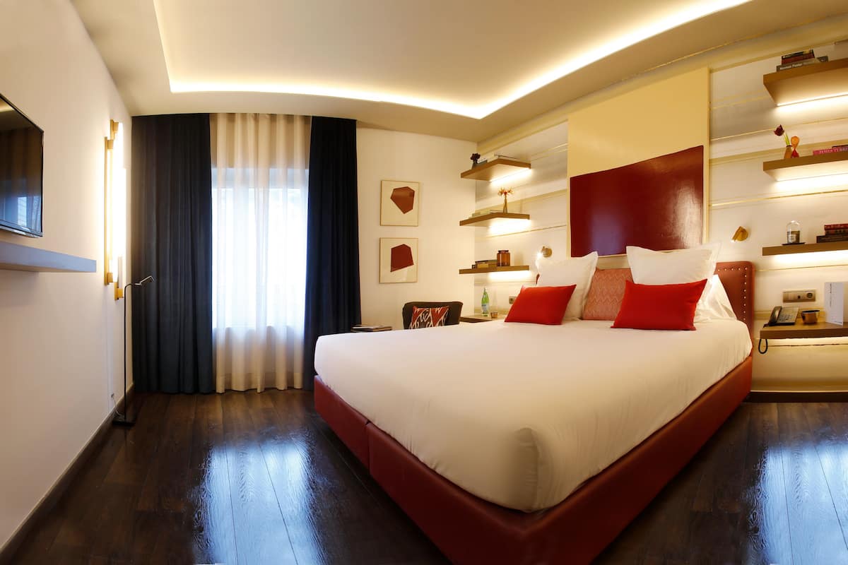 2 Connected rooms