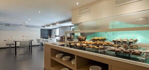Daily buffet breakfast for a fee - Hotel ILUNION Almirante (Barcelona)