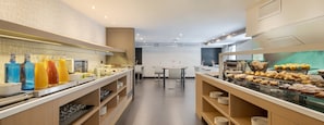 Buffet déjeuner (18 EUR par personne)