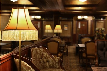 2 bars/lounges, rooftop bar at The Claridge Hotel