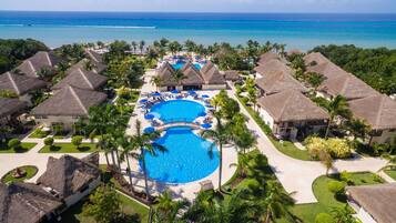 5 piscinas al aire libre, sombrillas, tumbonas
