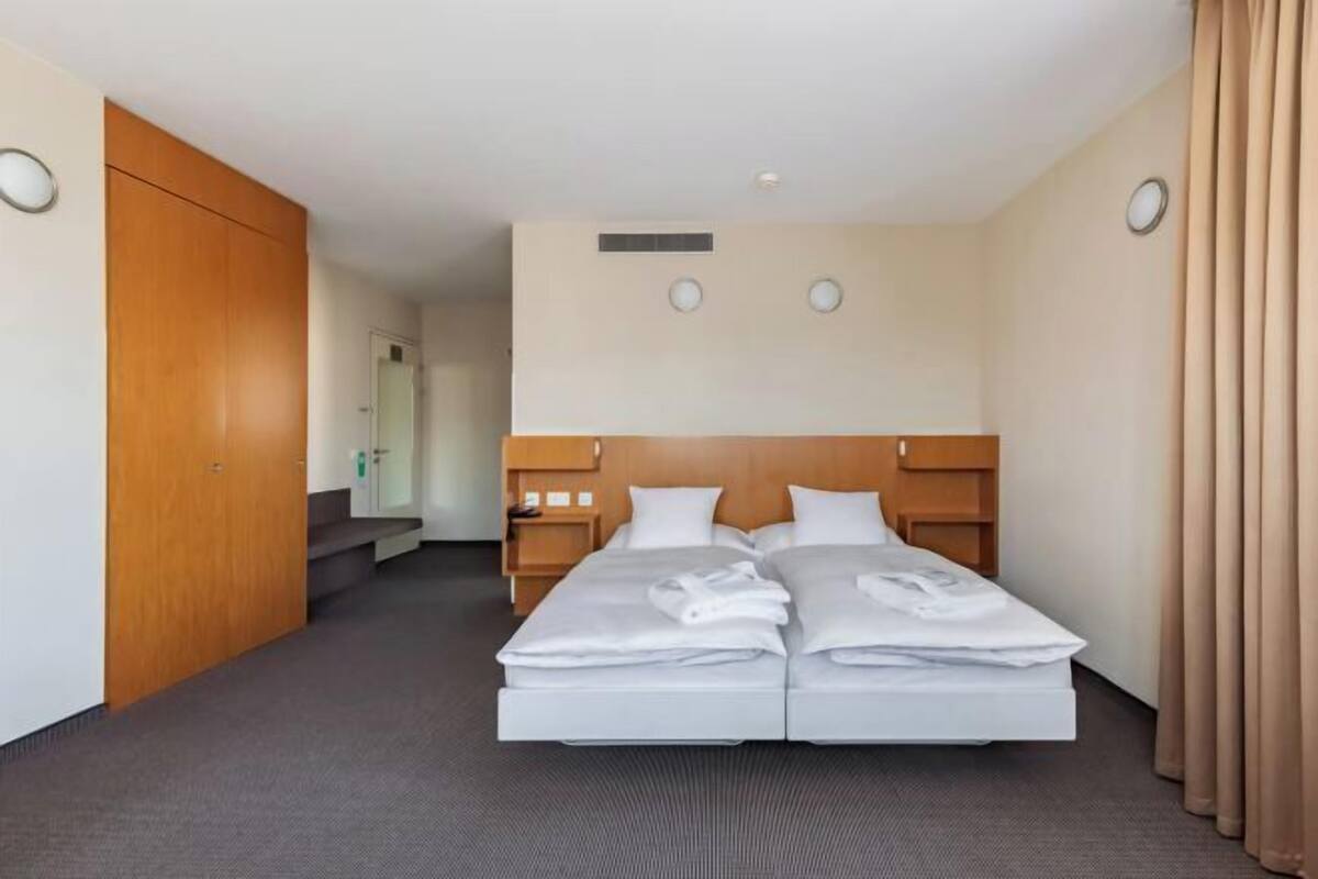 Minibar, in-room safe, desk, soundproofing