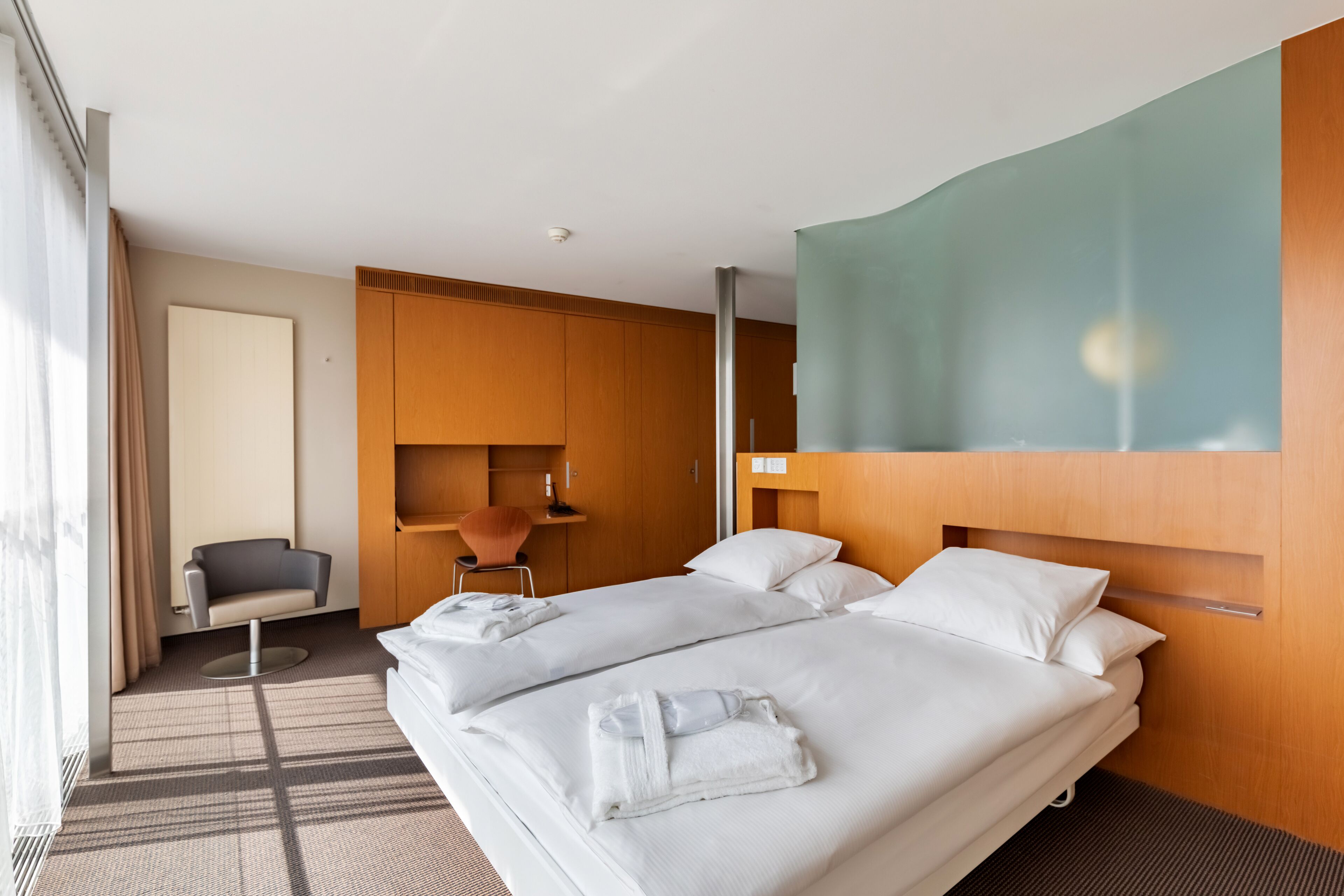 double room | minibar, in-room safe, desk, soundproofing