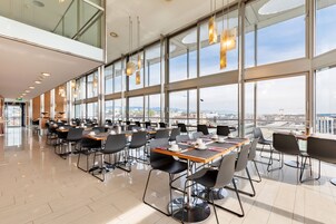 Desayuno buffet todos los días (con cargo)