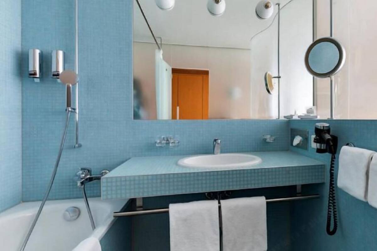 Baño | Amenidades de baño gratuitas, secadora de cabello, toallas 