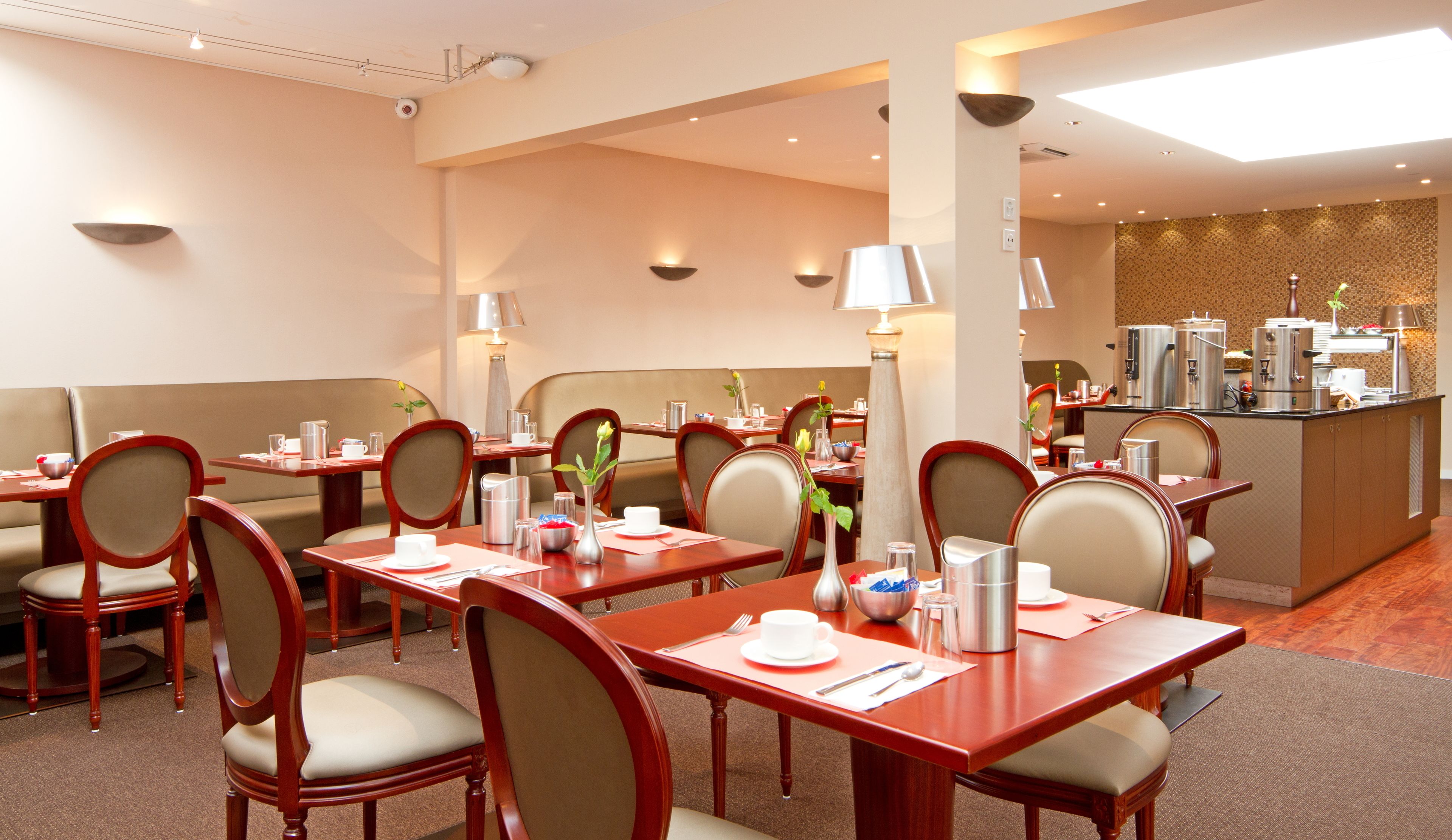Buffet breakfast on weekends (CHF 18 per person)