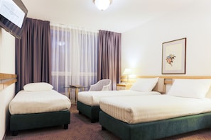 Hypo-allergenic bedding, minibar, in-room safe, desk - Drake Longchamp (Geneva)