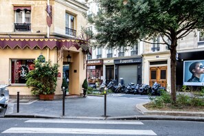Exterior - Villa Opera Drouot (Paris)