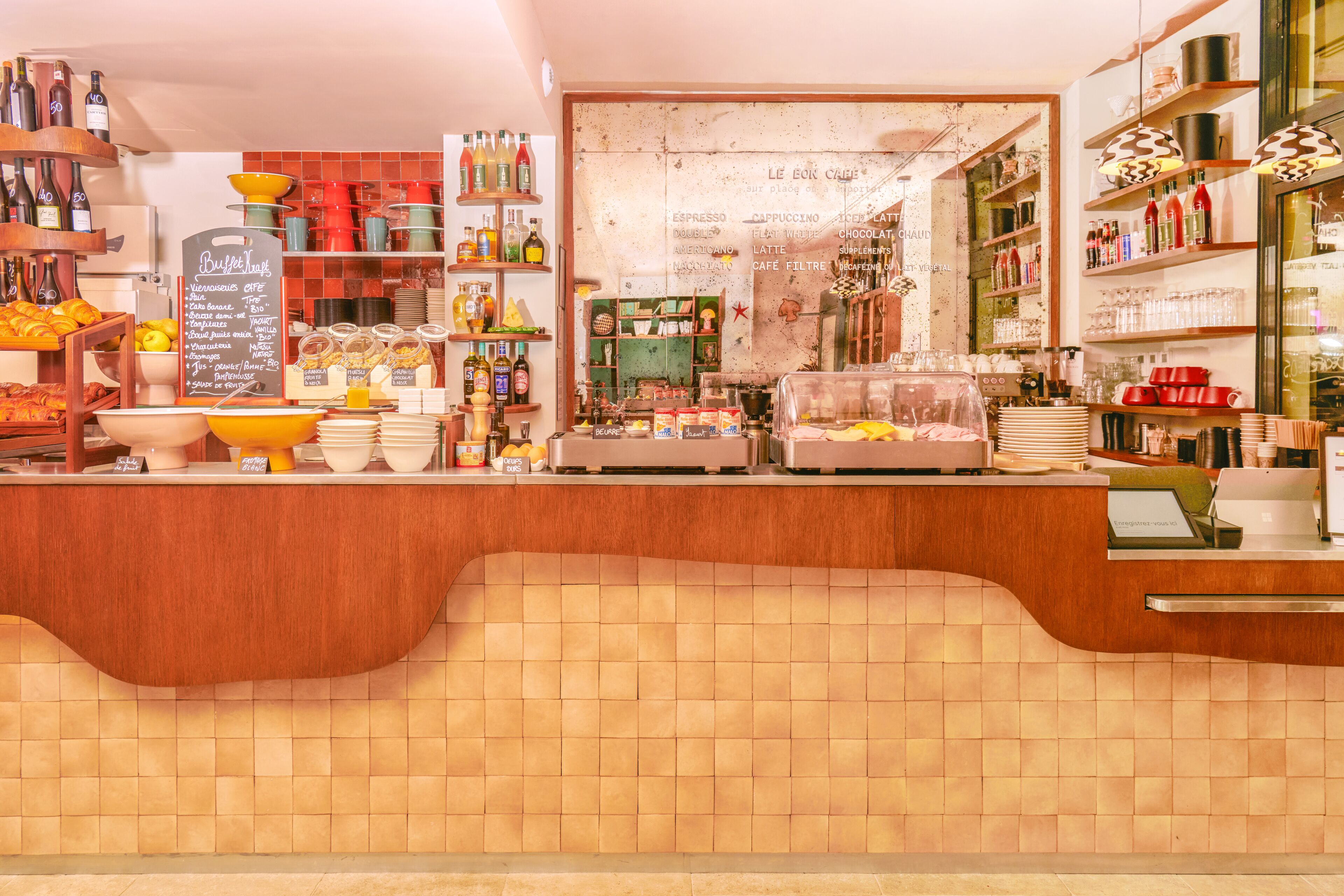 Desayuno buffet diario (EUR 25 por persona)