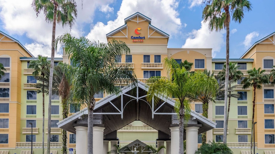 Comfort Suites Maingate East