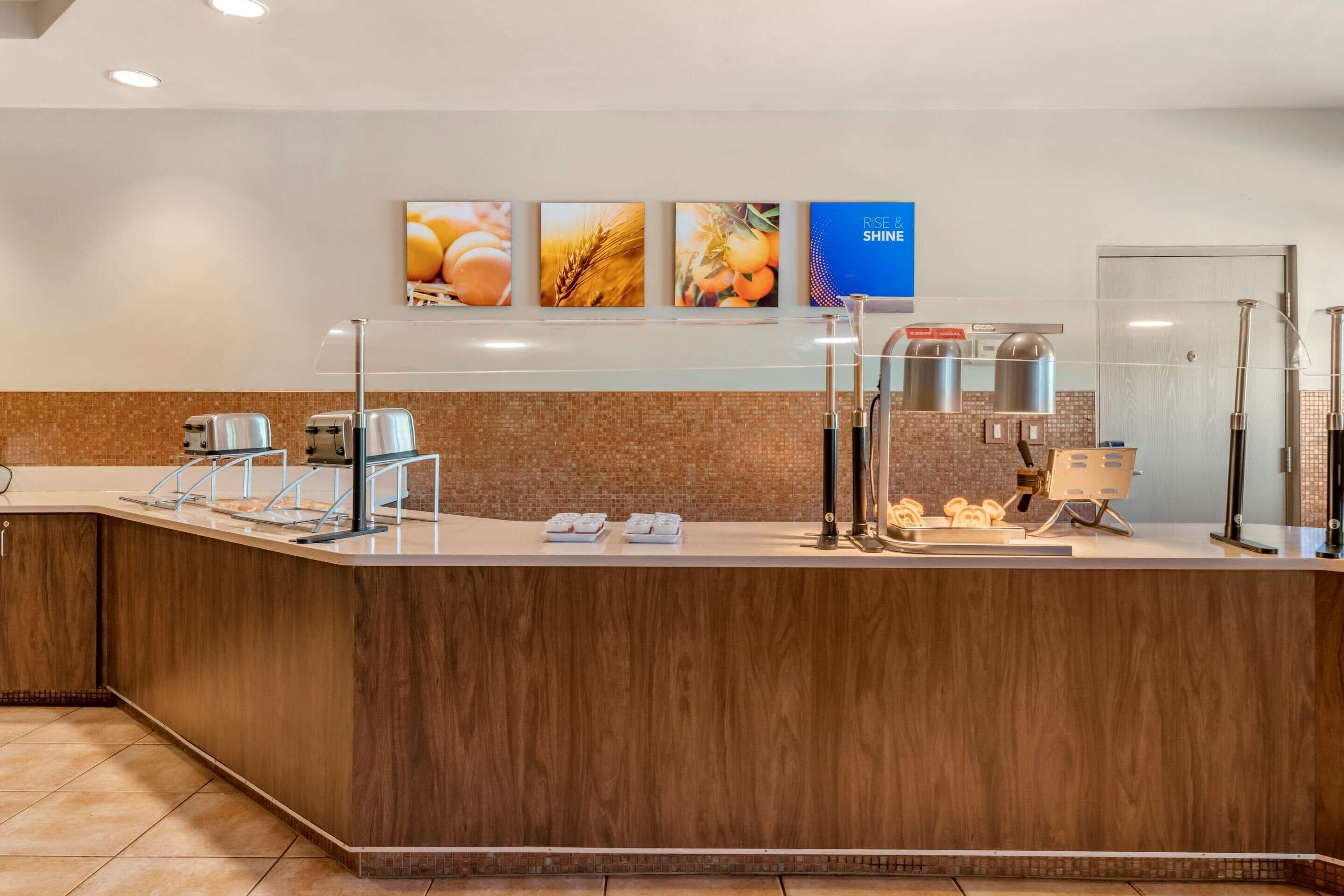 Foto - Comfort Suites Maingate East