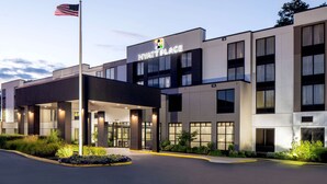 A modern hotel with a prominent 'Hyatt Place' sign, a flagpole with the American flag, and a well-lit entrance. - Hyatt Place Fair Lawn Paramus (Fair Lawn)